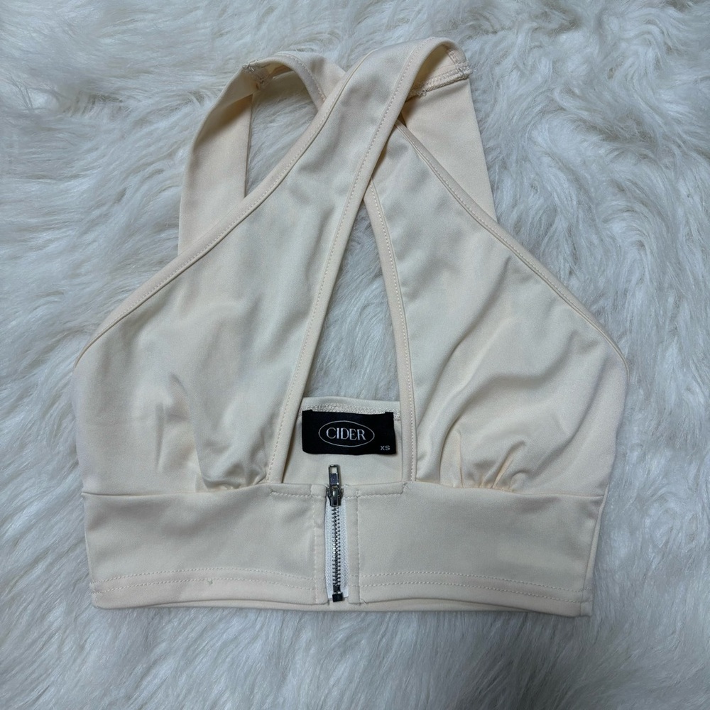Cider Cream Colored Cross Front Keyhole Cropped Top size Small